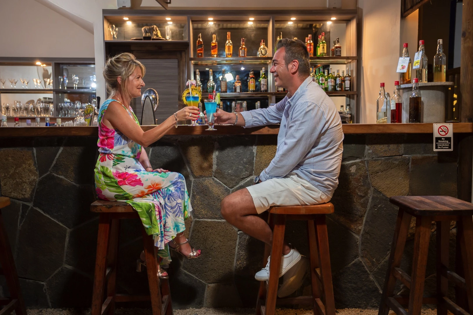 Bar and lounge area at Le Palmiste Resort & Spa offering cocktails, fresh juices and a friendly atmosphere